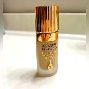 Charlotte Tilbury airbrush flawless foundation 5N